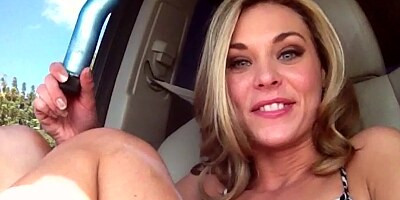 Solo girl plays with her pussy in the back seat of the car