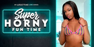 Spicy ebony angel Lacey London knows how to show herself