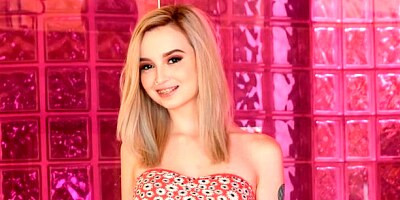 Stunning model with big bottom Lexi Lore rammed by a long penis