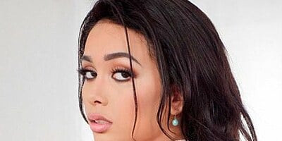 Sweet ebony in high heels Aaliyah Hadid fucked by a big boner