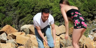 Teen hottie has a quickie outdoors with her boyfriend