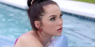 Teen niece decided to seduce her well-hung uncle after finding out about he's horny