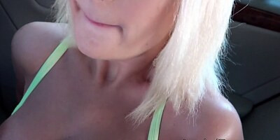 Teen with big ass banged in the car