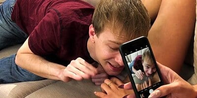 This is how sisters and brothers bond