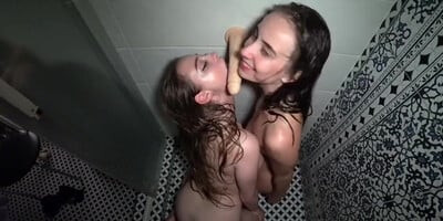 Threesome Sex In Shower - Amateur Porn