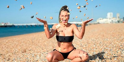 Two buddies are fucking abig-boobed goddess Jolee Love