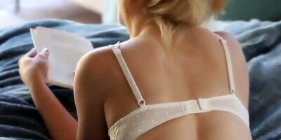 Two sensual lezzies got naked and ended up enjoying the facesitting session