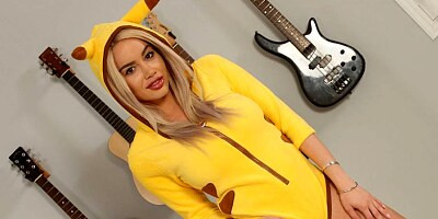 Victoria June with huge boobs rides a big green toy - Baberotica