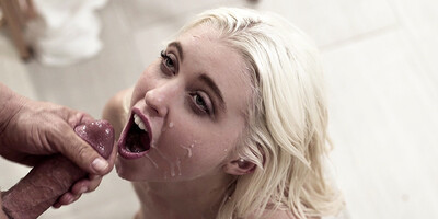 young babe Chloe Cherry gets an awesome nail massage